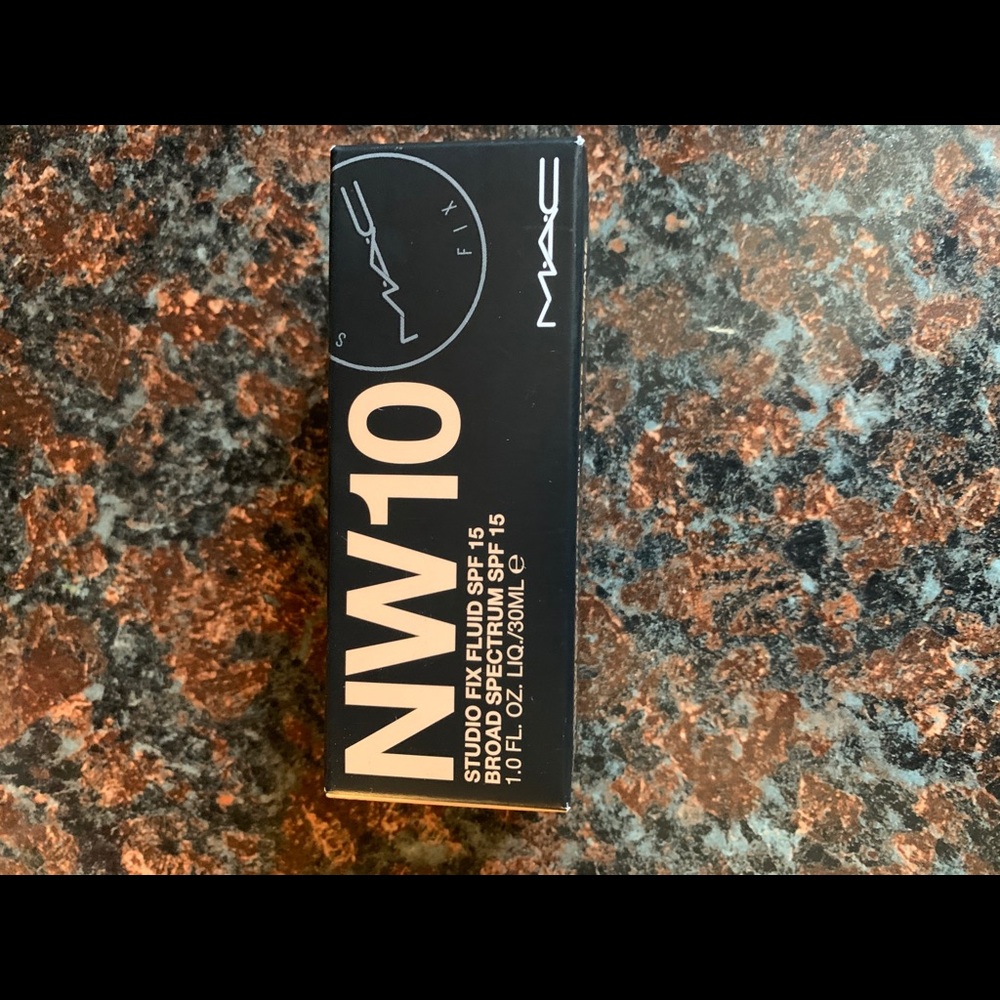 MAC studio fix fluid SPF 15 foundation